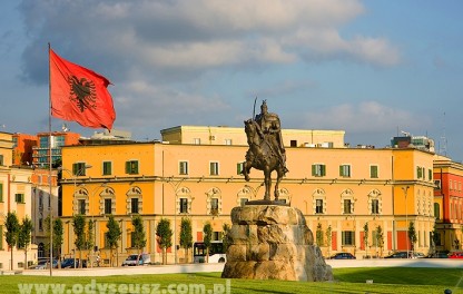 Tirana - Pomnik Skanderbega