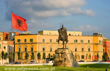 Tirana - Pomnik Skanderbega