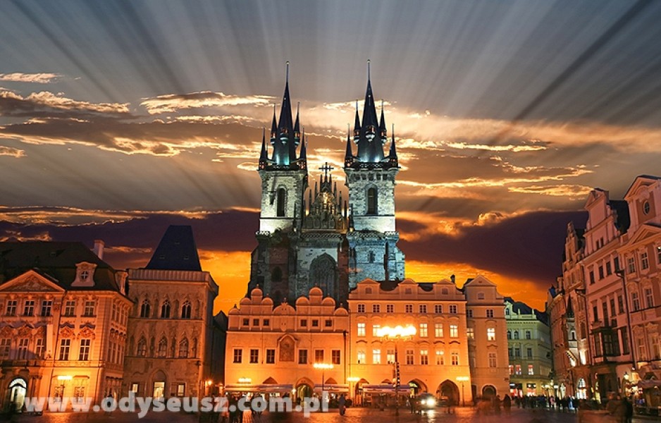 Kościół Tyński nocą