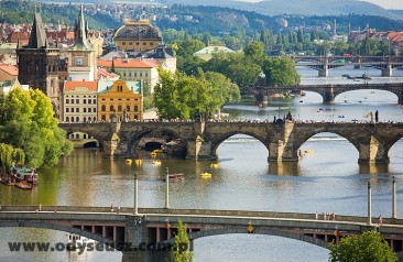 Praga - widok na mosty nad Wełtawą